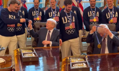 Թրամփը վերցրել է Մեթյու Տկաչակի ոսկե մեդալը և կատակել, թե կփոխանակի այն