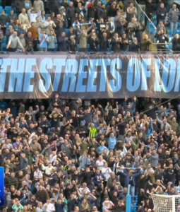 Ման․ Սիթիի երկրպագուները ծաղրական պաստառ են պազրել Արսենալին հաղթելուց հետո