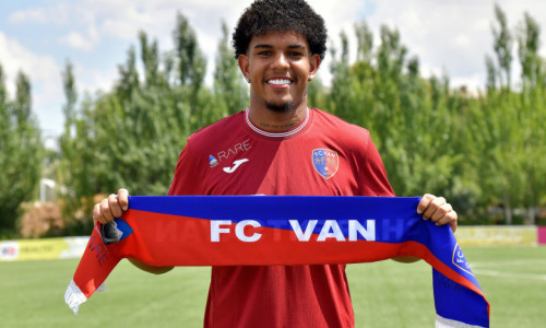 Վանը բրազիլացի նորեկ ունի