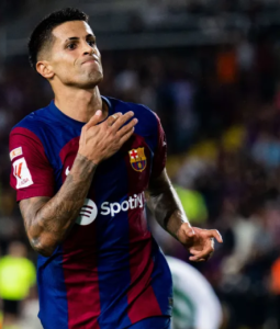 Ֆլիկը հիացած է Կանսելուի խաղով ու ծրագրում է նրան պահել թիմում