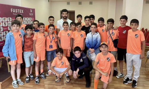 Նարեկ Գրիգորյանը հանդիպել է Ուրարտուի պատանի ֆուտբոլիստների հետ