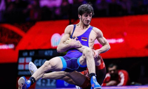 Սլավիկ Գալստյանը երկու րոպեում հաղթել է մրցակցին և դուրս եկել ԵԱ-ի քառորդ եզրափակիչ