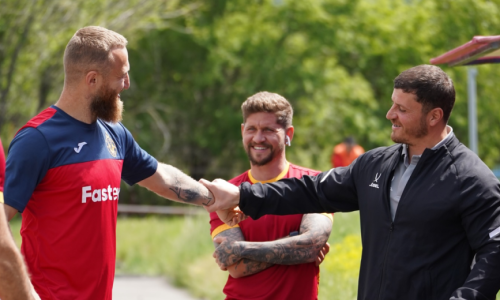 Վան-Փյունիկ․ Մեկնարկային կազմեր․ Ուղիղ եթեր