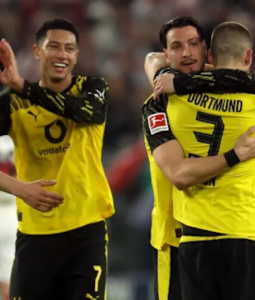 Դրտմունդի Բորուսիան հիմնական ժամանակին ավելացրած րոպեներին 2 գոլ խփեց ու հաղթանակով հեռացավ Շտուտգարտից (տեսանյութ)