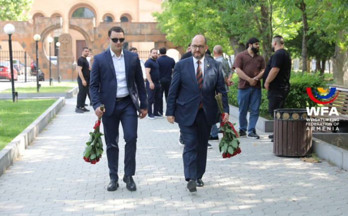 Ծանրամարտի հավաքականի անդամները հարգանքի տուրք են մատուցել Յուրի Վարդանյանի հիշատակին