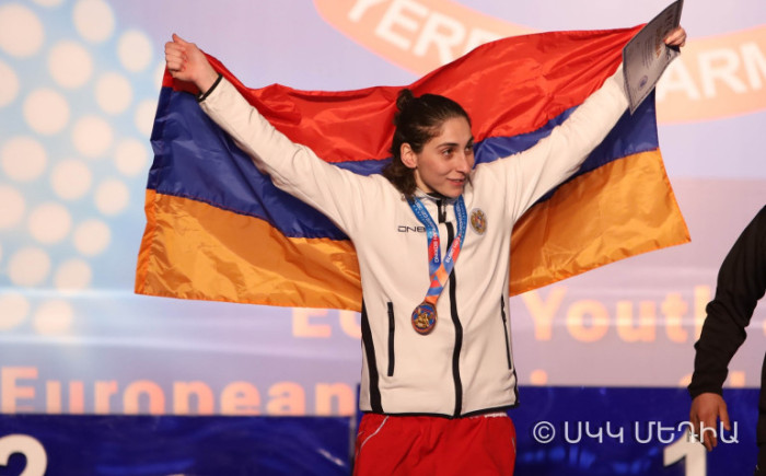 7 ոսկե, 17 արծաթե և 15 բրոնզե մեդալ՝ բռնցքամարտի մինչև 23 տարեկանների և երիտասարդների Եվրոպայի առաջնություններում