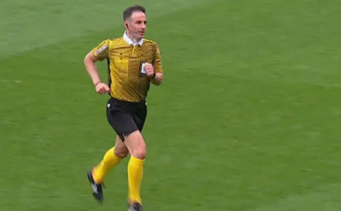 Իսպանիայում մրցավարը խաղադաշտ էր դուրս եկել առանց դեղին ու կարմիր քարտերի (տեսանյութ)