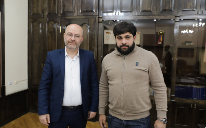 Շիրակի մարզպետն ընդունել է Եվրոպայի առաջնությունում մեդալներ նվաճած գյումրեցի ծանրորդներին