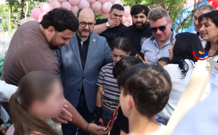 Ծանրորդները հունիսի 1-ը տոնել են մանկատներից մեկի փոքրիկների հետ