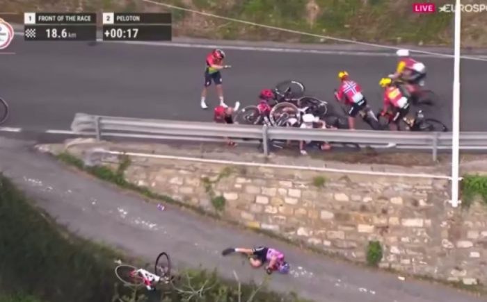  Իտալիայում կին հեծանվորդները բախվել են միմյանց ու վնասվածքներ ստացել . ՏԵՍԱՆՅՈՒԹ