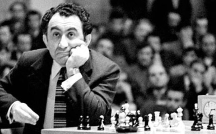 Այսօր շախմատի աշխարհի 9-րդ չեմպիոն Տիգրան Պետրոսյանի ծննդյան օրն է