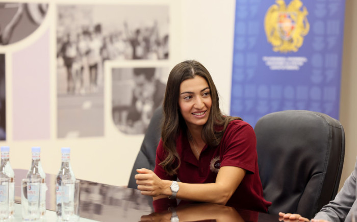 Ժաննա Անդրեասյանն ընդունել է Հայաստանը ներկայացնող թենիսիստներ Էլինա Ավանեսյանին և Ալինա Չարաևային