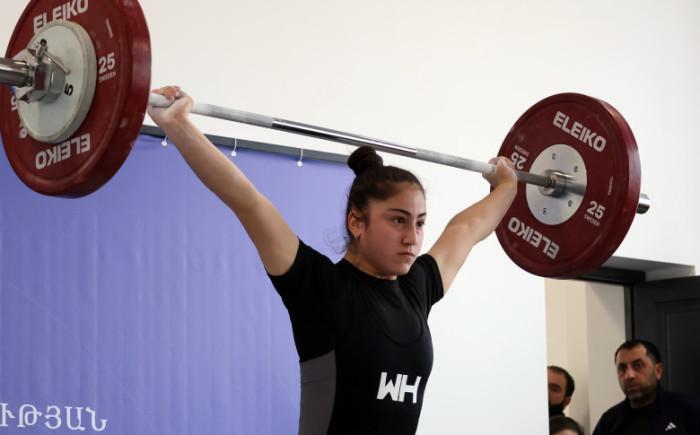 Մեկնարկել է ծանրամարտի Հայաստանի կանանց և տղամարդկանց մեծահասակների առաջնությունը