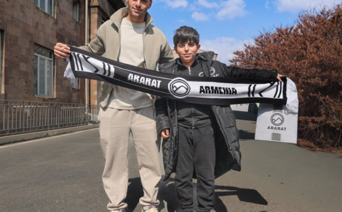 Ստադիոնում քթի վնասվածք է ստացել 11-ամյա ֆուտբոլիստը. Արթուր Սերոբյանը տեսակցել է նրան