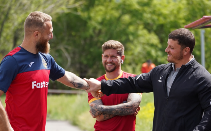 Վան-Փյունիկ․ Մեկնարկային կազմեր․ Ուղիղ եթեր