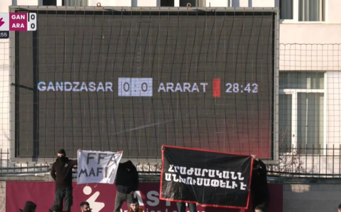 ՀՖՖ նախագահի հրաժարականի պահանջով ակցիաները վերսկսում են. երկրպագուներն ընդհատել են Գանձասար-Արարատ հանդիպումը